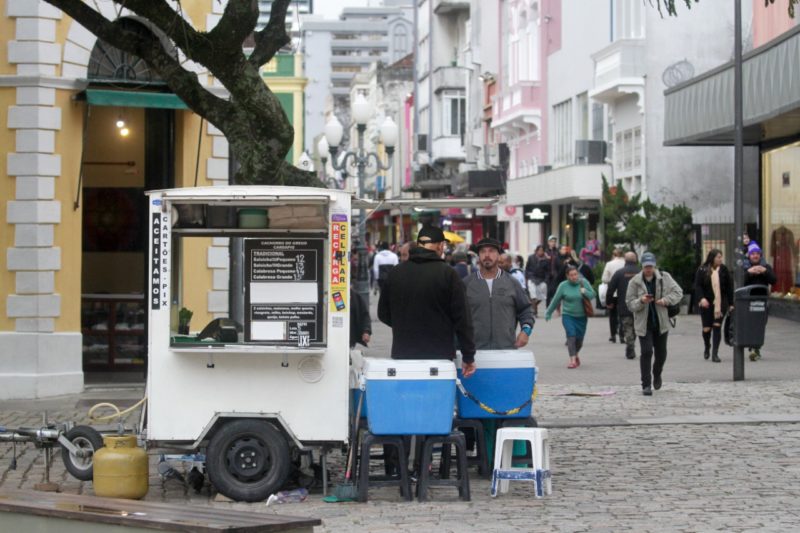 Prefeitura quer padronizar ambulantes para otimizar fiscaliza&ccedil;&atilde;o – Foto: Leo Munhoz/ND
