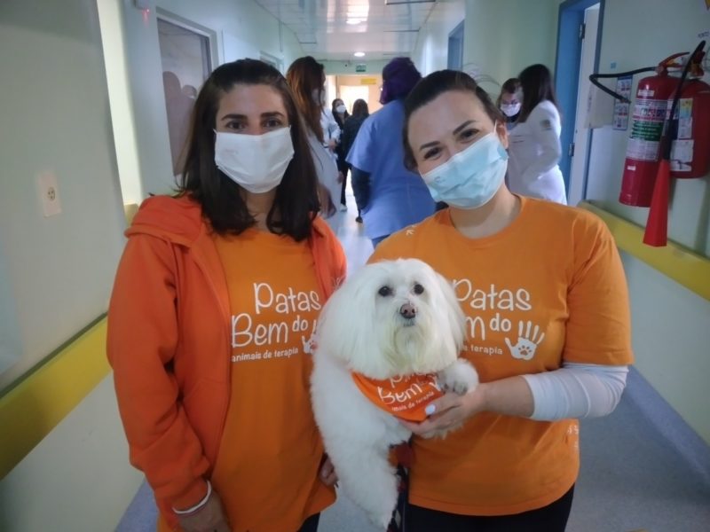 Ana Jofre, Buddy and Cintya Mortari NGO Patas do Bem Animals Therapy - volunteer photo: Nicholas Horacio / ND