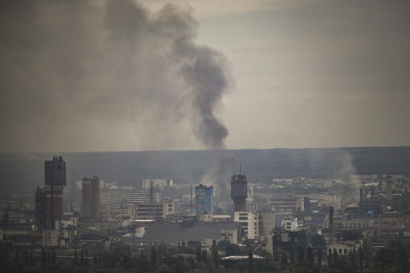 Smoke covers the sky over the city of Severodonetsk in eastern Ukraine after Russian attacks.  Photo: Aris Messinis/AFP/ND