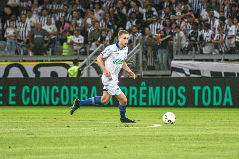 Jovem Arthur Chaves se firmou como titular do Ava&iacute; – Foto: Andr&eacute; Palma Ribeiro/Ava&iacute; F.C
