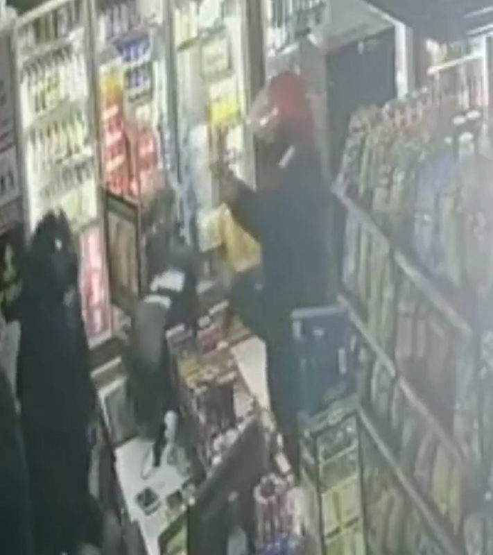 Suspeitos esqueceram uma mochila contendo uma carteira de identidade no local do crime. – Foto: Divulga&ccedil;&atilde;o/ND