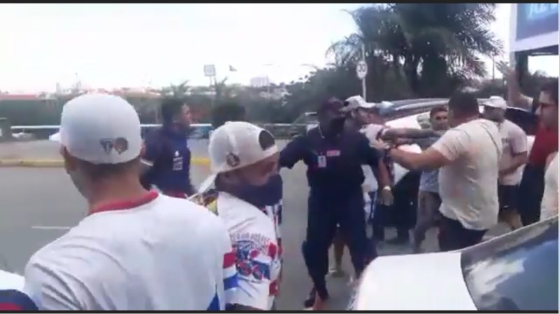 Atacante Robson é agredido no desembarque do Fortaleza