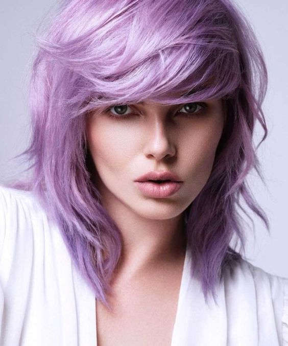 As temperaturas já aumentaram e logo o inverno está aí. Para prepará-los para a chegada dessa estação, confira as cores de cabelo que serão tendência para você arriscar na mudança do seu visual 