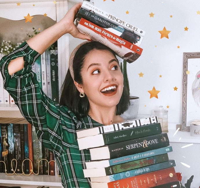 Fantasia &eacute; o g&ecirc;nero favorito de Bianca, que se inspirou em grandes autoras para escrever sua hist&oacute;ria – Foto: Instagram @bibilendo/Divulga&ccedil;&atilde;o/ND