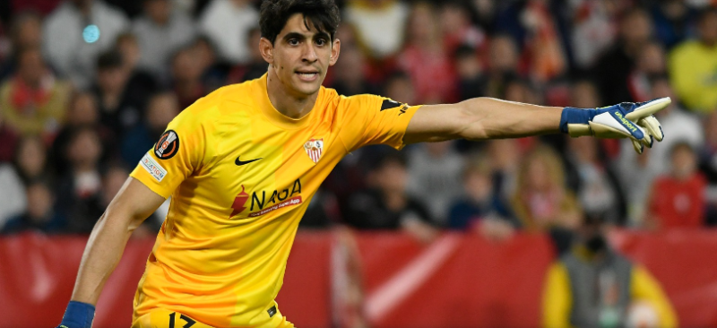 Bono em a&ccedil;&atilde;o pelo Sevilla – Foto: Sevilla/Divulga&ccedil;&atilde;o