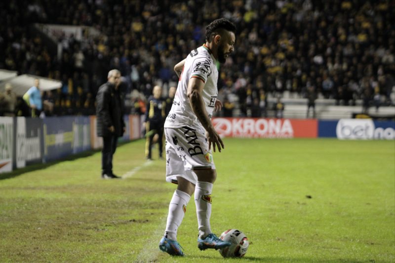 Lateral Par&aacute; durante a vit&oacute;ria do Brusque – Foto: Lucas Gabriel Cardoso/Brusque