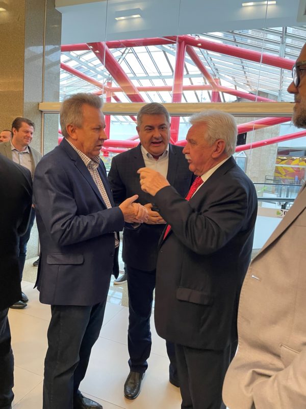 Celso, Antidio e Sopelsa definindo a suspens&atilde;o do Encontro de Curitibanos – Foto: Moacir Pereira