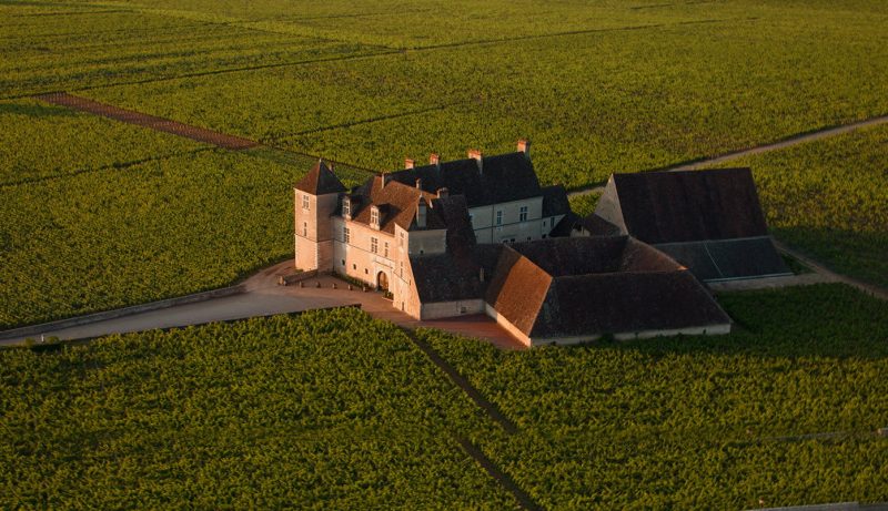 O Clos Vougeot, em meio aos belos vinhedos da Borgonha &#8211; Foto: Château de Clos Vougeot &#8211; divulgação