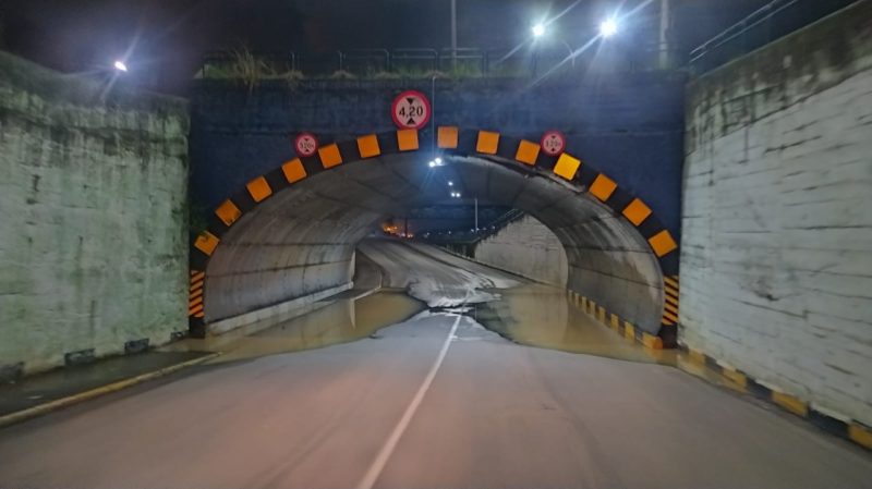 Rio saiu da calha durante a madrugada em Brusque – Foto: Secom Brusque/Divulgação