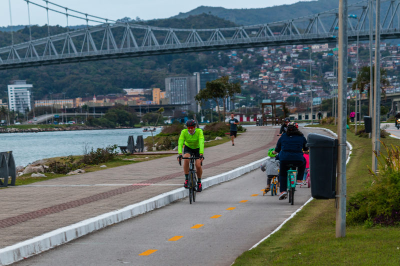 Florianópolis é, inclusive, a segunda capital brasileira com mais ciclovias e ciclofaixas por habitante, tendo 23,53 km para cada 100 mil habitantes, de acordo com pesquisa realizada pela Associação Brasileira do Setor de Bicicletas (Aliança Bike) &#8211; Foto: PMF/Divulgação/ND
