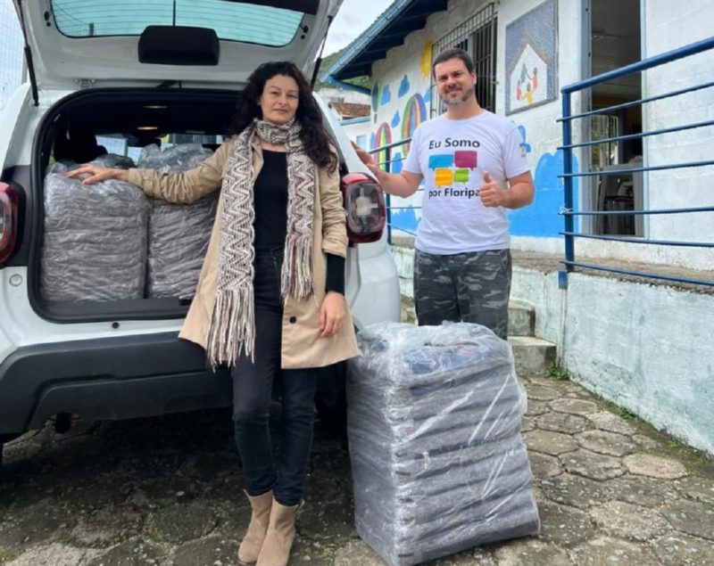 Entrega de cobertores feita pela Equipe Somar – Foto: Equipe Somar