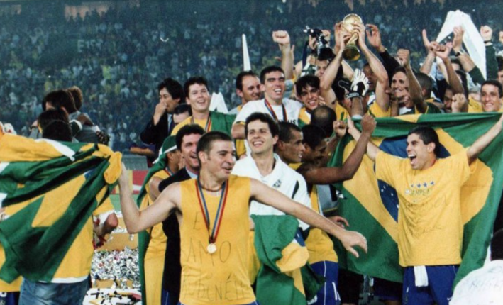 Brasileiros comemoram a vitória na estreia da Copa 2002 &#8211; Foto: Arquivo CBF