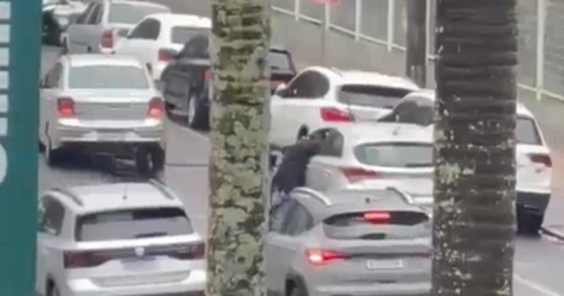 Ladr&atilde;o se pendura em janela de carro e &eacute; arrastado em – Foto: Divulga&ccedil;&atilde;o/ND