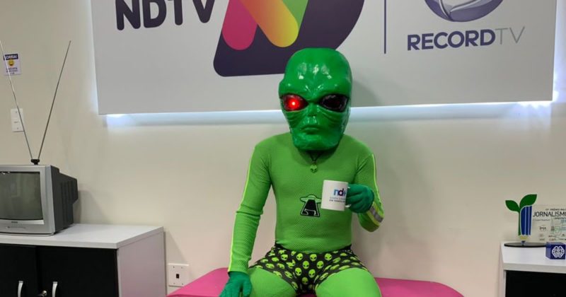 ET Bem Loco de Balne&aacute;rio Cambori&uacute; veio de outro mundo para bater um papo no ND Mais – Foto: Luiza Gardini/ND