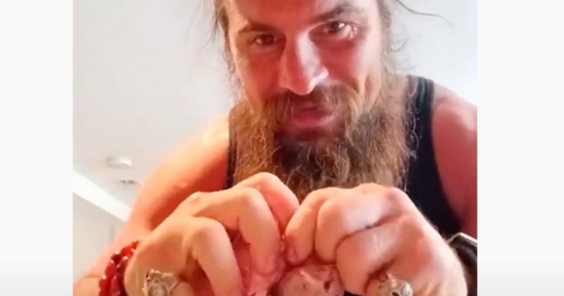 “Louco da Sa&uacute;de” mostra seus h&aacute;bitos alimentares em v&iacute;deos no Youtube – Foto: Reprodu&ccedil;&atilde;o