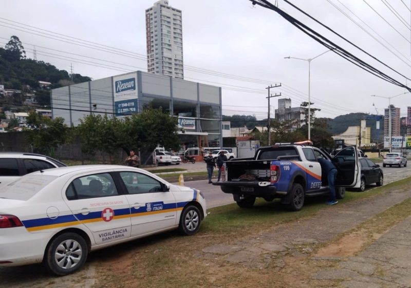 Um veículo foi multado por infração ambiental durante fiscalização &#8211; Foto: Prefeitura de Itajaí/Divulgação/ND