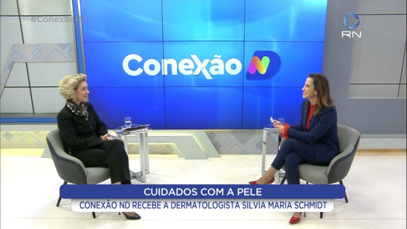 Dermatologista Silvia Maria Schmidt em conversa com a apresentadora Márcia Dutra – Foto: Reprodução/Record News SC