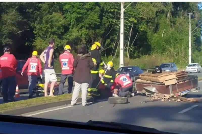 Acidente aconteceu no s&aacute;bado (18) e motociclista morreu na segunda-feira (20) – Foto: Bombeiros Volunt&aacute;rios/Divulga&ccedil;&atilde;o