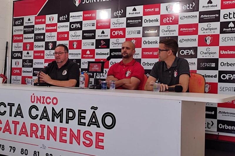 Jerson Testoni foi oficialmente apresentado como treinador do JEC para a Copa Santa Catarina e Estadual &#8211; Foto: Drika Evarini/ND