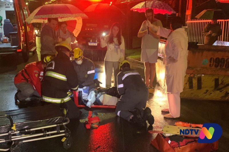 Acidente aconteceu na noite de quarta-feira (1&deg;), na regi&atilde;o Central da cidade – Foto: Ricardo Alves/NDTV
