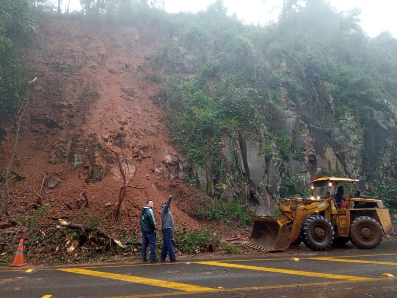 Deslizamento aconteceu em Xaxim, no Oeste – Foto: Defesa Civil/ND