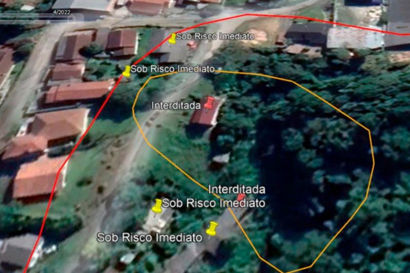 Das tr&ecirc;s casas, duas estavam ocupadas e os moradores se recusaram ir ao abrigo da prefeitura – Foto: Prefeitura/Divulga&ccedil;&atilde;o/ND