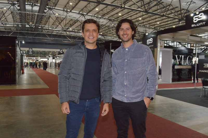 Fabr&iacute;cio Oliveira (E) prefeito de BC, ao lado de J&uacute;lio Viana, diretor da Fenin – Foto: Liane Neves/Divulga&ccedil;&atilde;o/ND