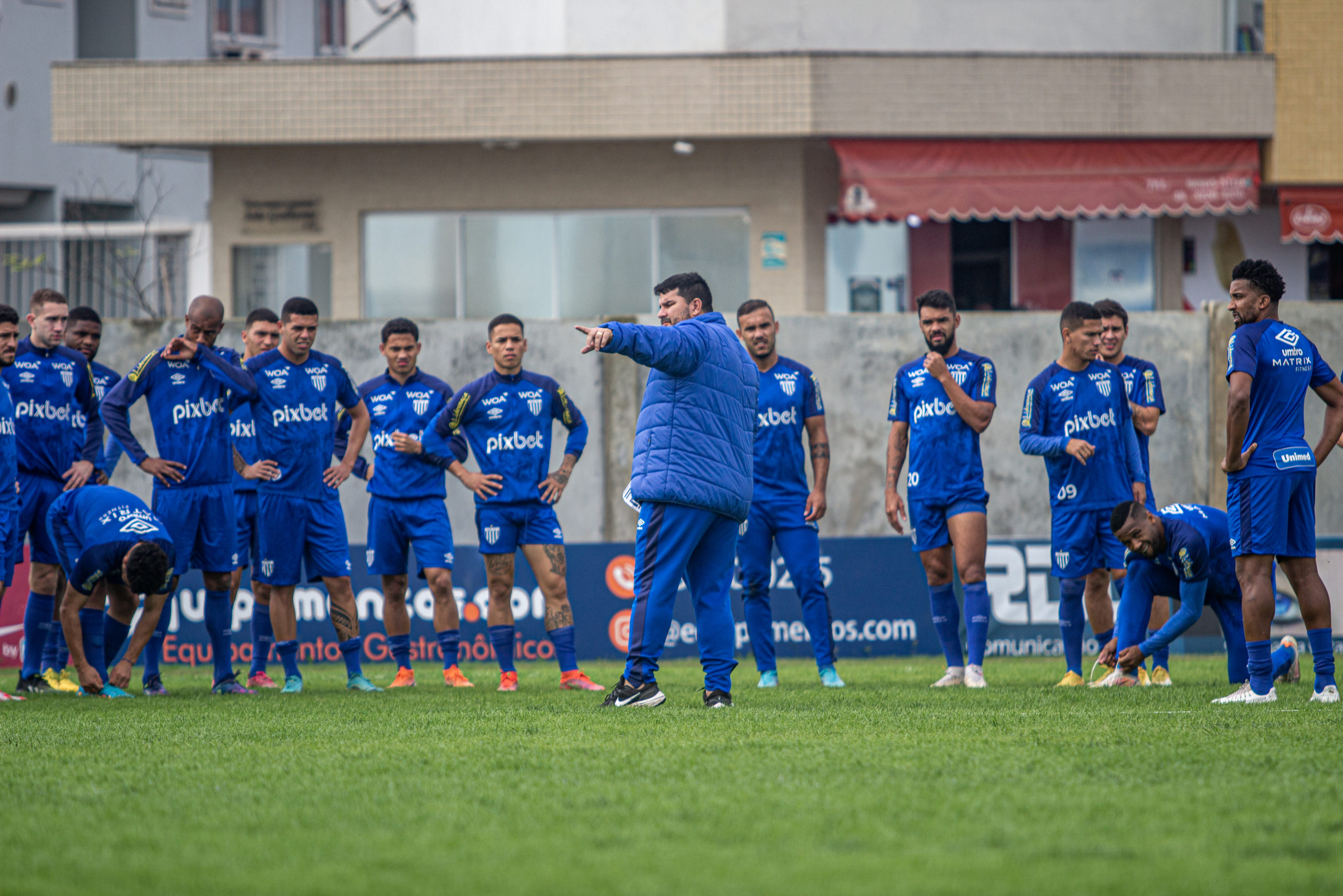 Avaí x Palmeiras: escalações, onde acompanhar e horário do duelo pela Série A