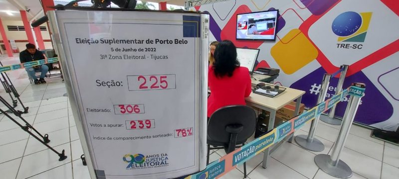 Elei&ccedil;&atilde;o suplementar vai at&eacute; &agrave;s 17h deste domingo (5) – Foto: Paulo Metling/ND