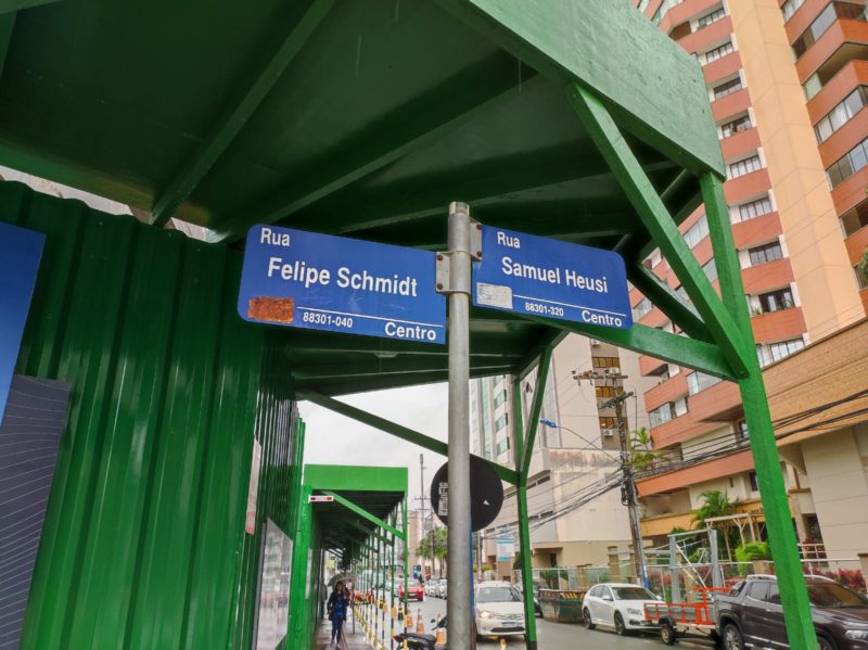 Obras acontecem em um das esquinas mais movimentadas de Itaja&iacute; – Foto: Arquivo Pessoal Leitor/ND