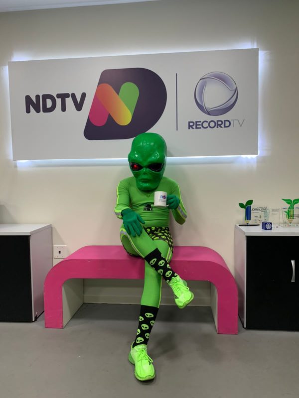 ET aproveitou caf&eacute; na reda&ccedil;&atilde;o do ND+ em Itaja&iacute; – Foto: Luiza Gardini/ND