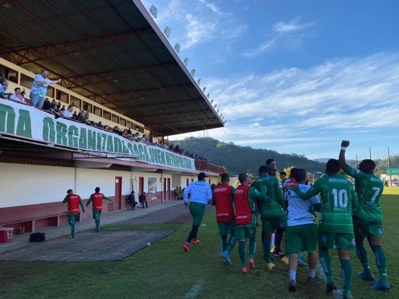 Vit&oacute;ria do Metropolitano levou o time at&eacute; a lideran&ccedil;a da S&eacute;rie B – Foto: Andr&eacute; Thiago/CA Metropolitano