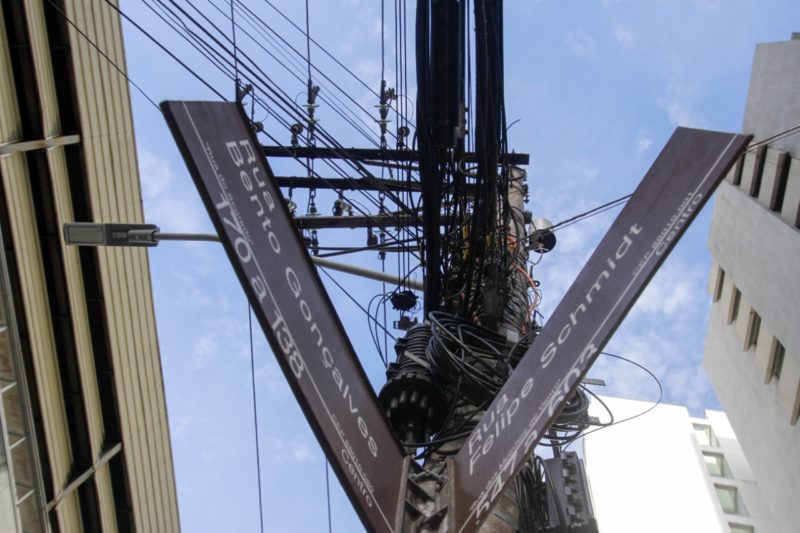 Florianópolis tem novo decreto para combater poluição visual de fios