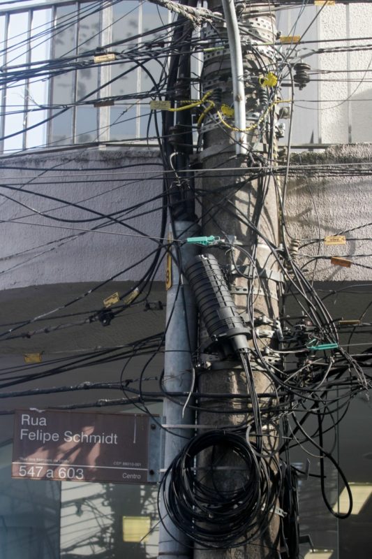 Capital de SC quer combater poluição visual dos fios