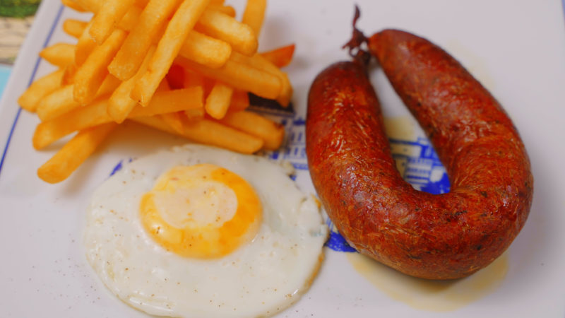 No prato principal, Alheira Portuguesa, tipo Mirandella – Foto: Heitor Pergher