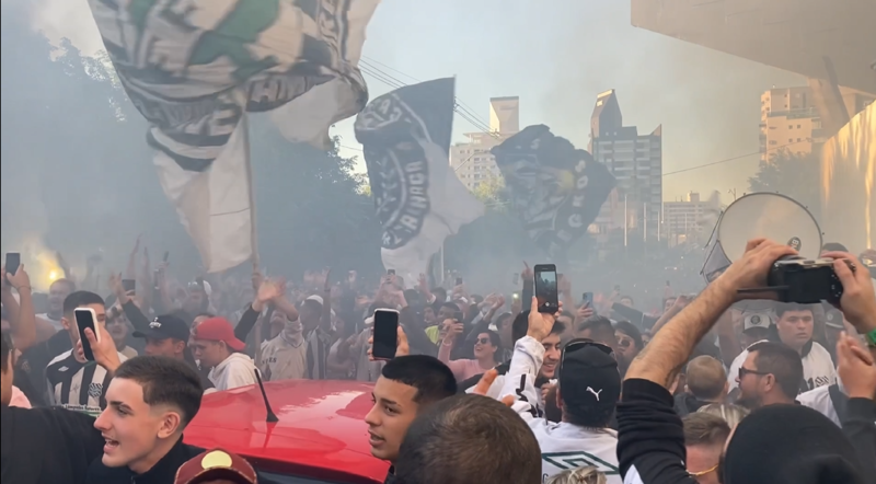 Torcida do Figueirense comemorou o anivers&aacute;rio do clube amado com muita festa – Foto: Eduardo Pauli/FFC