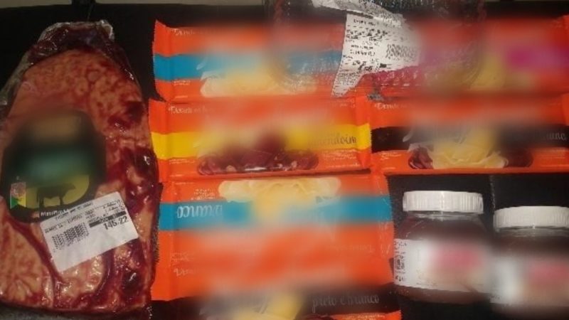 Pol&iacute;cia reuniu alimentos furtados – Foto: Divulga&ccedil;&atilde;o/PM Rio do Sul/ND