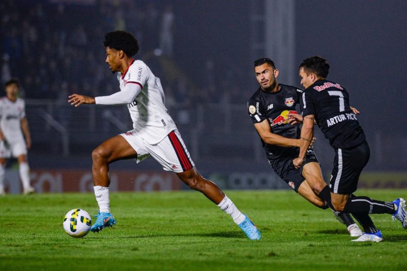 Vitinho, atacante do Flamengo; situa&ccedil;&atilde;o &eacute; de crise na G&aacute;vea – Foto: CR Flamengo/Divulga&ccedil;&atilde;o/ND