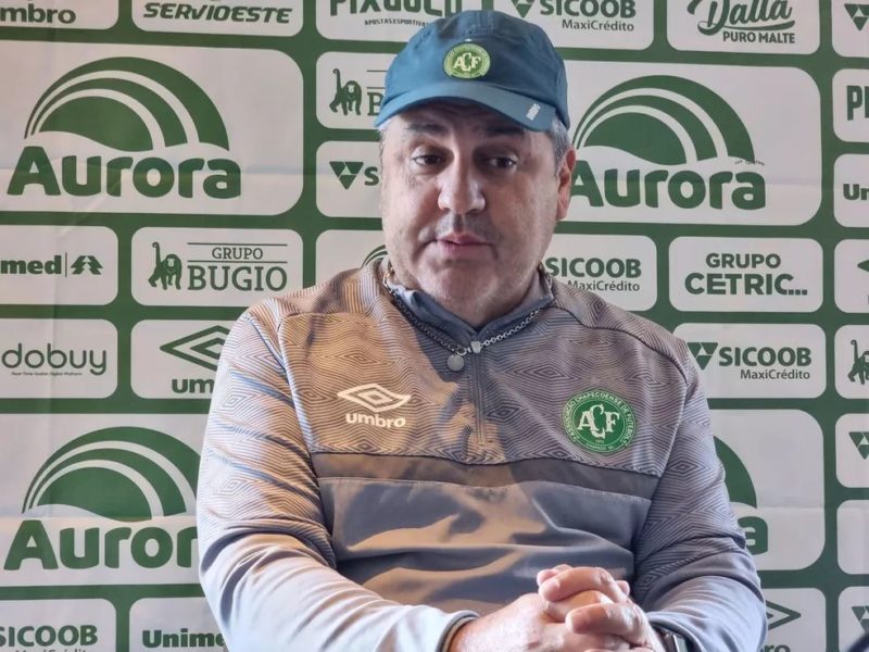 Treinador disse que o time est&aacute; devendo para o torcedor – Foto: Thiago Meneghini/Chapecoense/ND