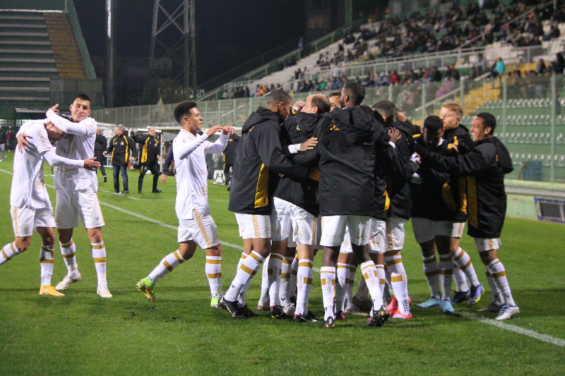 Jogadores do Tigre&nbsp; ir&atilde;o dividir pr&ecirc;mio pela perman&ecirc;ncia na S&eacute;rie B. – Foto: Celso da Luz – Assessoria do Crici&uacute;ma.