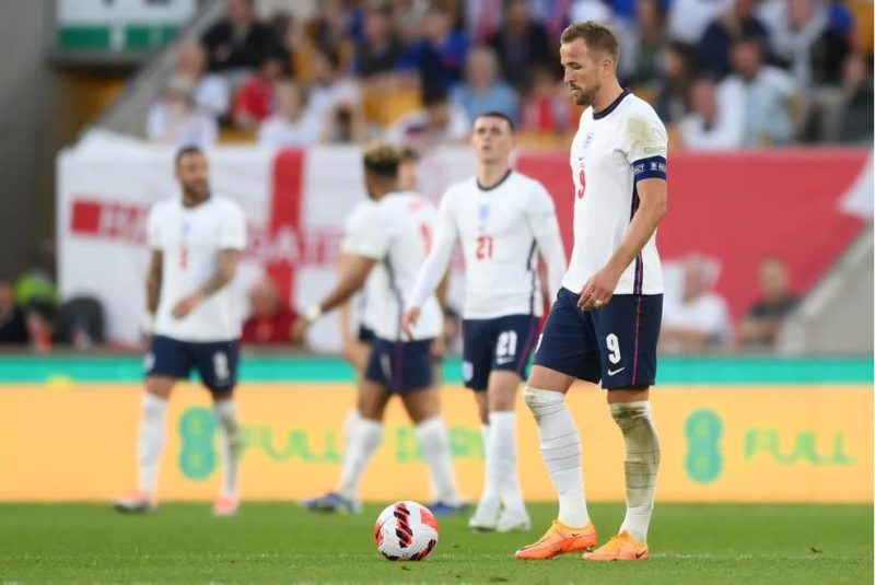 Harry Kane lamenta a derrota da Inglaterra na Nations League