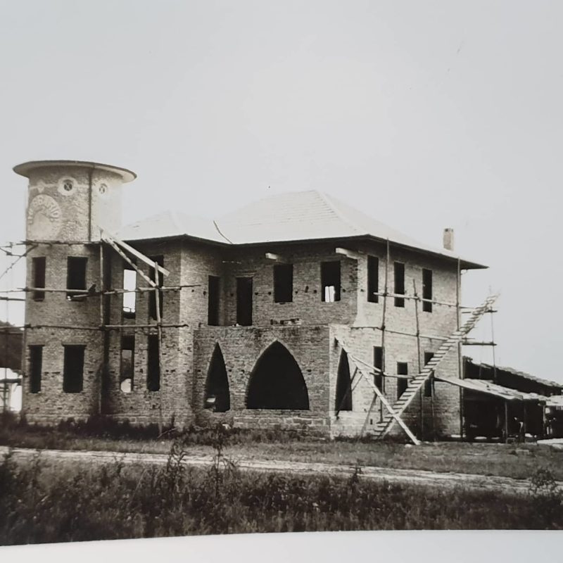 Foto da &eacute;poca mostra constru&ccedil;&atilde;o do herb&aacute;rio nos anos 1950 – Foto: Divulga&ccedil;&atilde;o/HBR/ND
