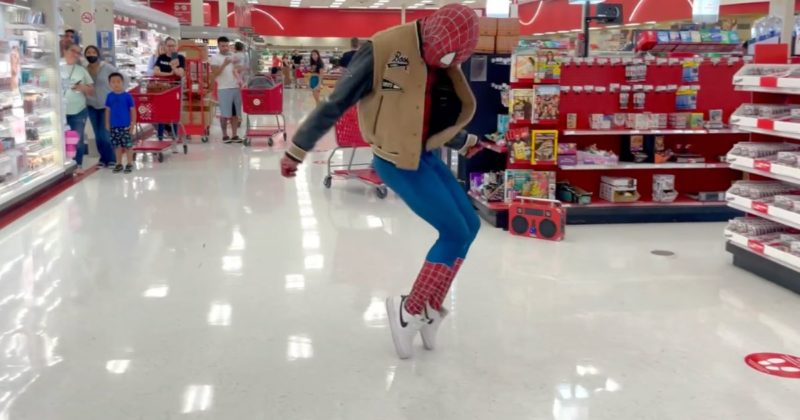 Homem-Aranha Guetto &eacute; o nome da figura que vem bombando nas redes – Foto: Reprodu&ccedil;&atilde;o