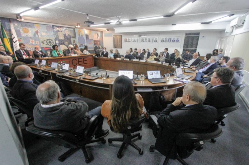 Homenagens foram entregues em cerim&ocirc;nia especial, na tarde de segunda (6), num ato que durou cerca de tr&ecirc;s horas, no plen&aacute;rio do CEE – Foto: Leo Munhoz/ND