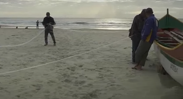 Dia do Pescador &eacute; comemorado durante a Safra da Tainha – Foto: Reprodu&ccedil;&atilde;o/NDTV