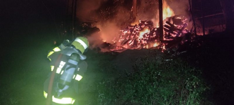 Inc&ecirc;ndio em chiqueiro mata 280 leit&otilde;es queimados em SC – Foto: Corpo de Bombeiros Militar/ND