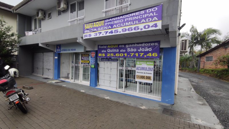 Faixa na lot&eacute;rica ser&aacute; trocada ap&oacute;s novo pr&ecirc;mio de R$ 117,5 milh&otilde;es – Foto: Rodrigo Vieira/NDTV