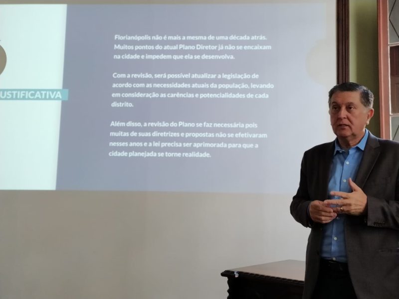 Prefeito Top&aacute;zio Neto na apresenta&ccedil;&atilde;o do calend&aacute;rio das audi&ecirc;ncias publicar – Foto: Ian Sell/ND