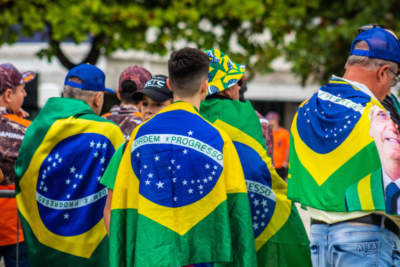 Expectativa para a chegada do presidente Bolsonaro era grande entre o público &#8211; Foto: Bruno Golembiewski/ND