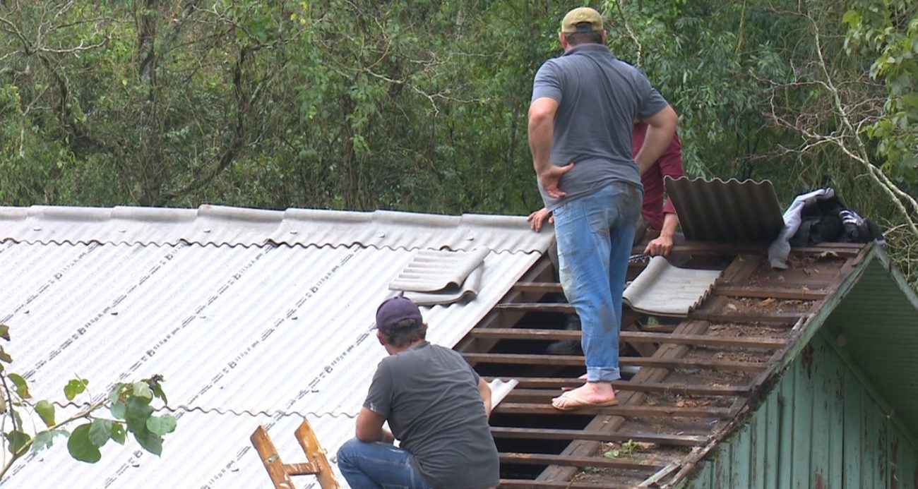 Internautas 'agradecem chuva' e cobram Mendes asfalto entre Colniza a  Castanheira